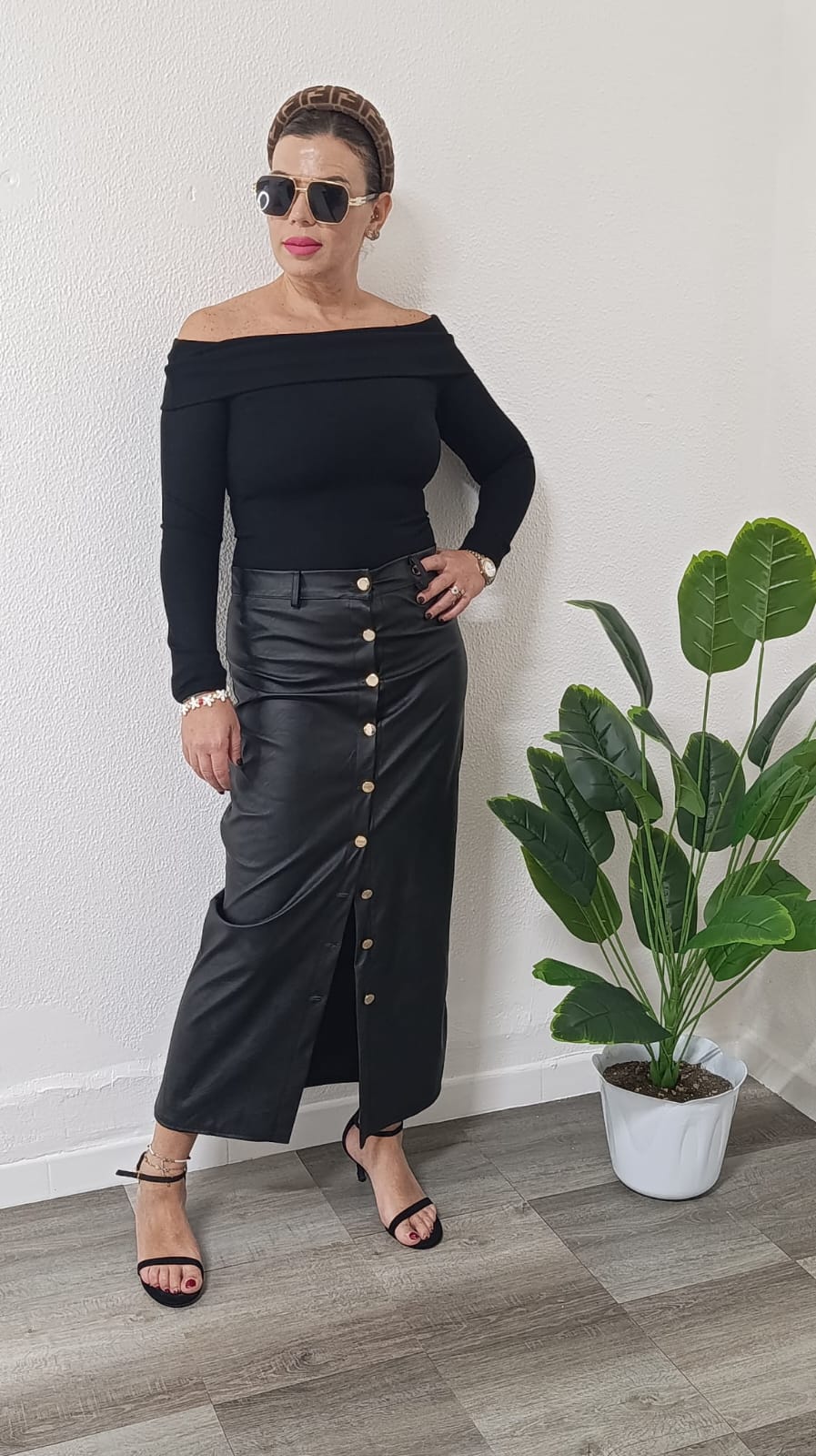 Gonna nera in pelle midi