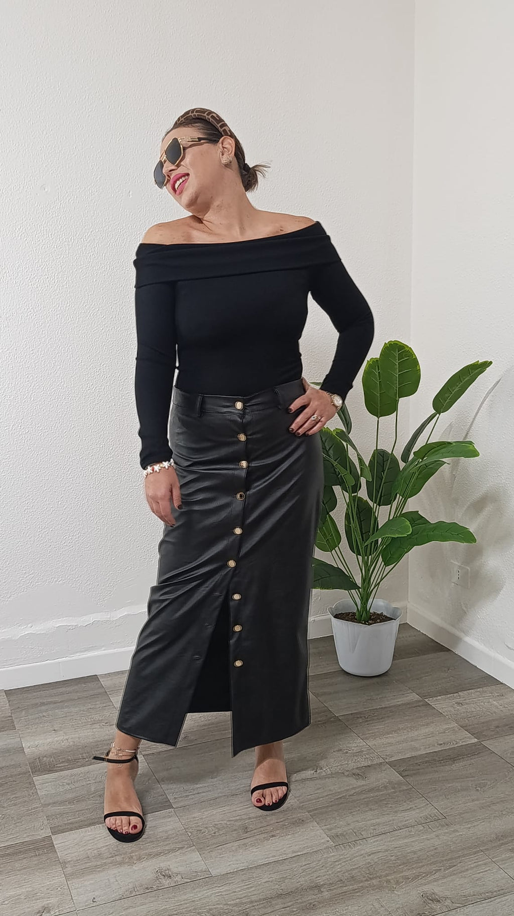 Gonna nera in pelle midi